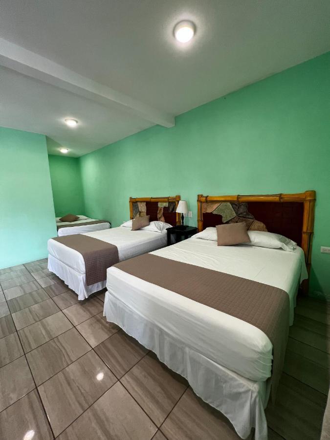 Hotel Pazifico En Monterrico Exteriör bild