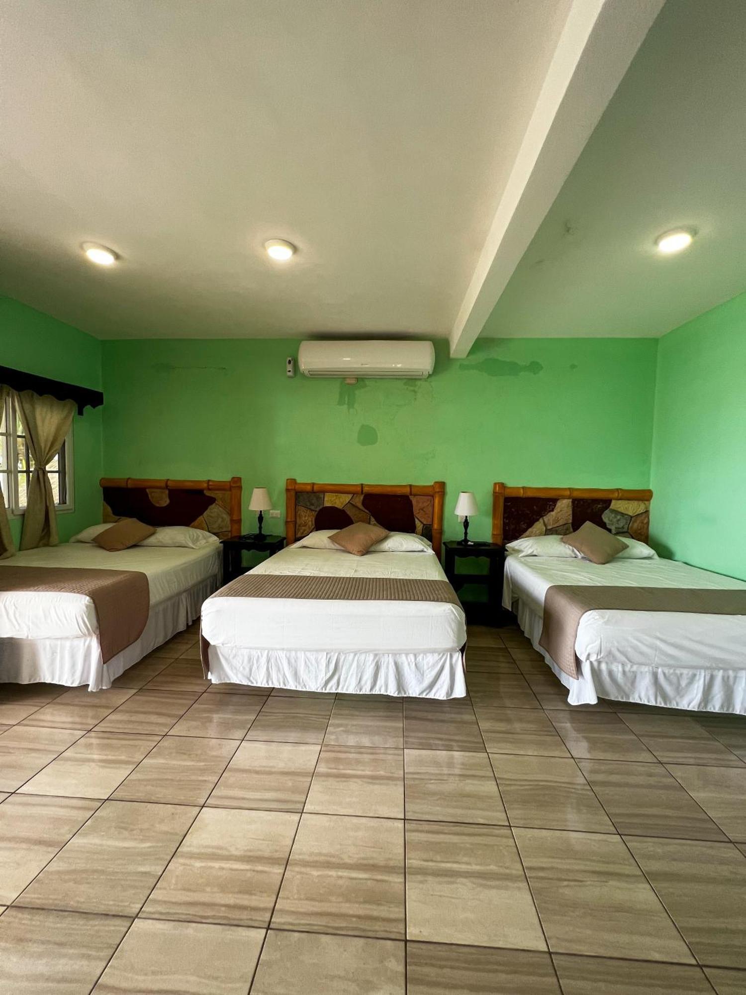 Hotel Pazifico En Monterrico Exteriör bild
