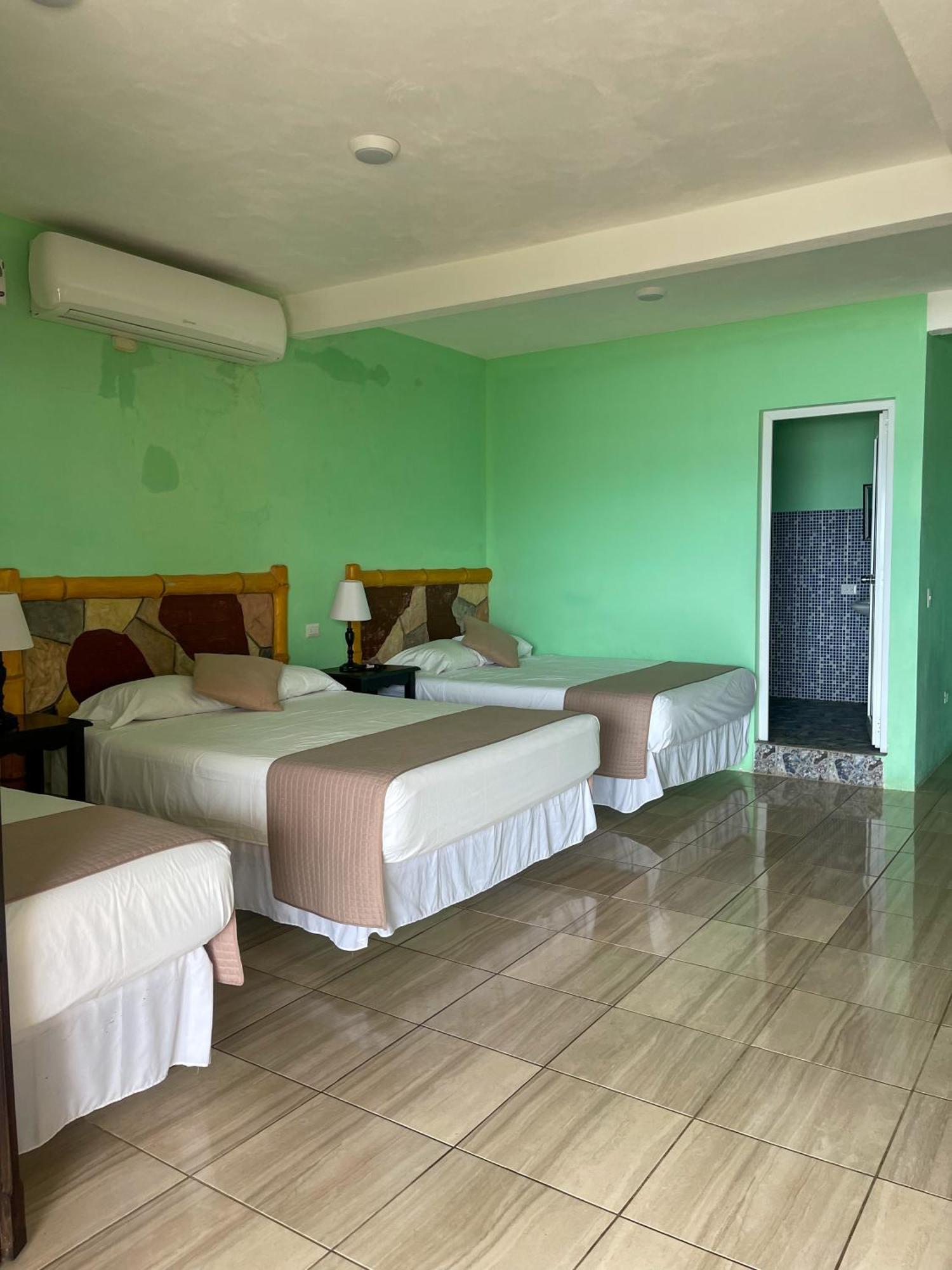 Hotel Pazifico En Monterrico Exteriör bild