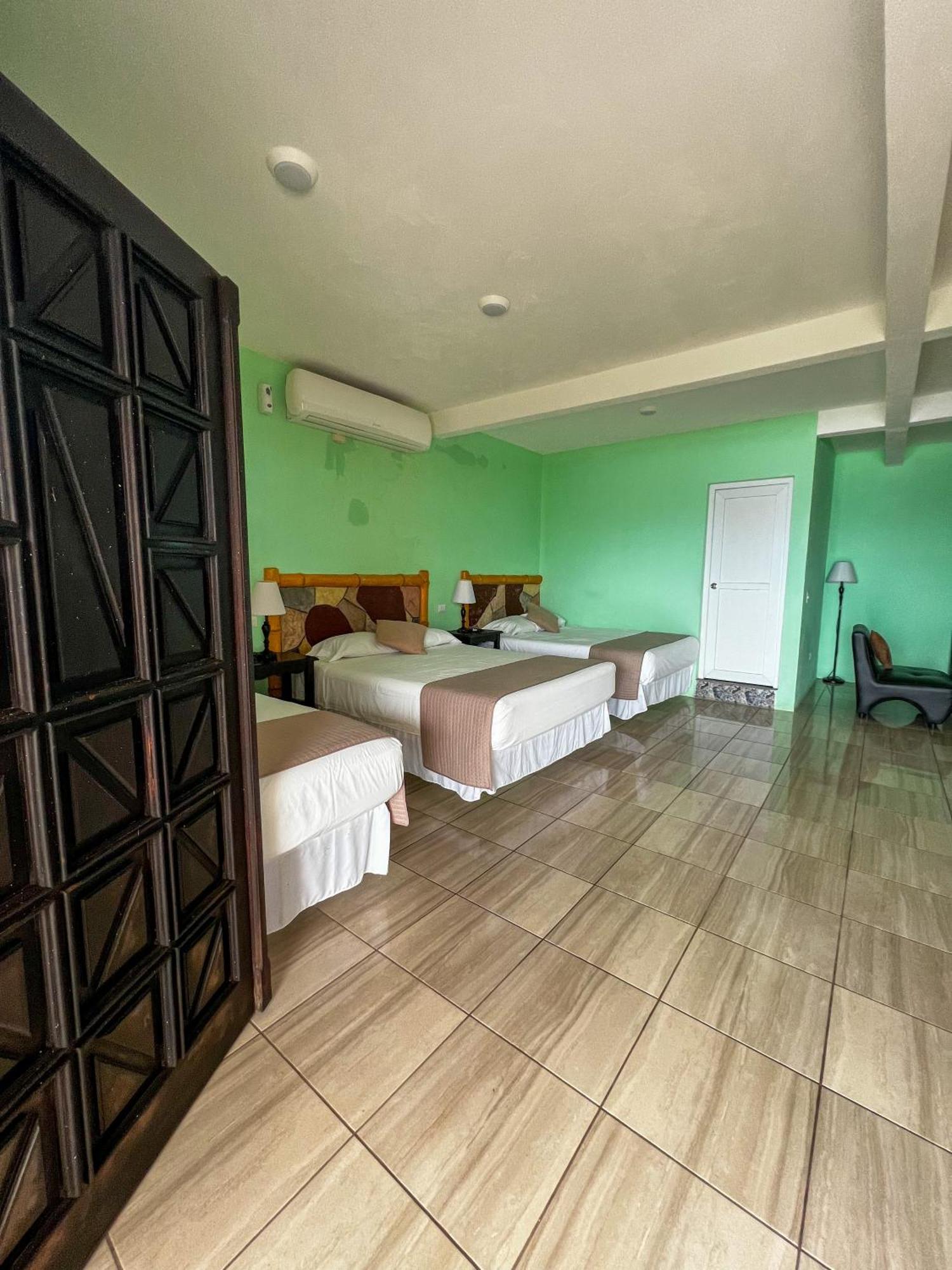 Hotel Pazifico En Monterrico Exteriör bild
